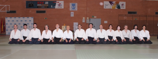 Junto con Osawa Shihan y Tomás Sánchez Shihan, miembros de los grupos de Aikido de Zaragoza y Alicante, con los maestro José Mª Martínez y Fidel Pérez