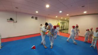 aikido-kids-infantil-y-juvenil-entrenamiento-navideno-2016-defensa-personal-aikido-aikikai-san-vicente-del-raspeig-al_35
