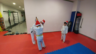 aikido-kids-infantil-y-juvenil-entrenamiento-navideno-2016-defensa-personal-aikido-aikikai-san-vicente-del-raspeig-al_37
