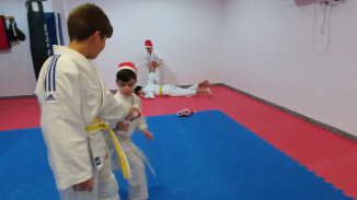 aikido-kids-infantil-y-juvenil-entrenamiento-navideno-2016-defensa-personal-aikido-aikikai-san-vicente-del-raspeig-al_53